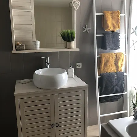 Apartment Sous Les Toits Du Zinc - Climatise